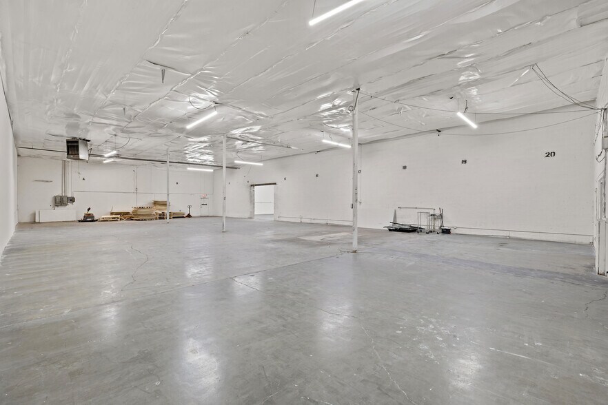 More Photos Of 3109 Garden Brook Dr, Farmers Branch Warehouse For Sale