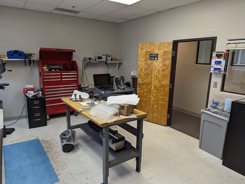 More Photos Of 180 W Magee Rd, Tucson Medical For Lease