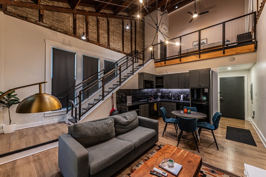 More Photos Of 1405 S Flores St, San Antonio Storefront Retail Residential For Sale