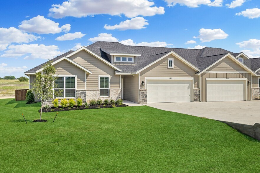 More Photos Of 651-655 Clovis St, Midlothian Apartments For Sale