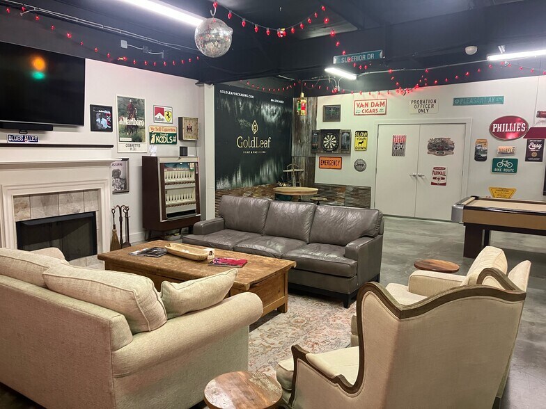 More Photos Of 109 Cahaba Valley Pky, Pelham Showroom For Lease