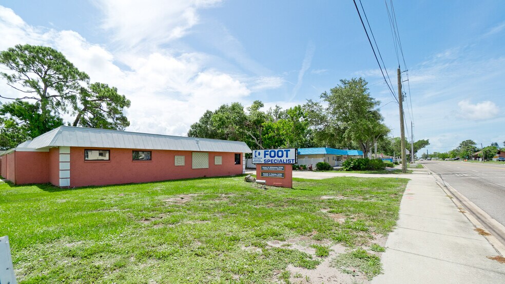 More Photos Of 3003 26th St, Bradenton Medical For Sale