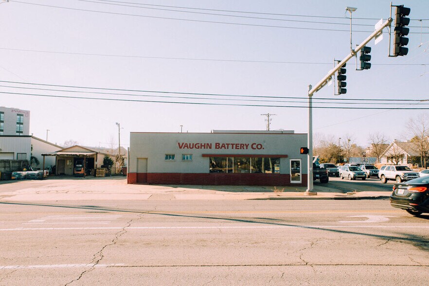 More Photos Of 601 S School Ave, Fayetteville Auto Repair For Sale