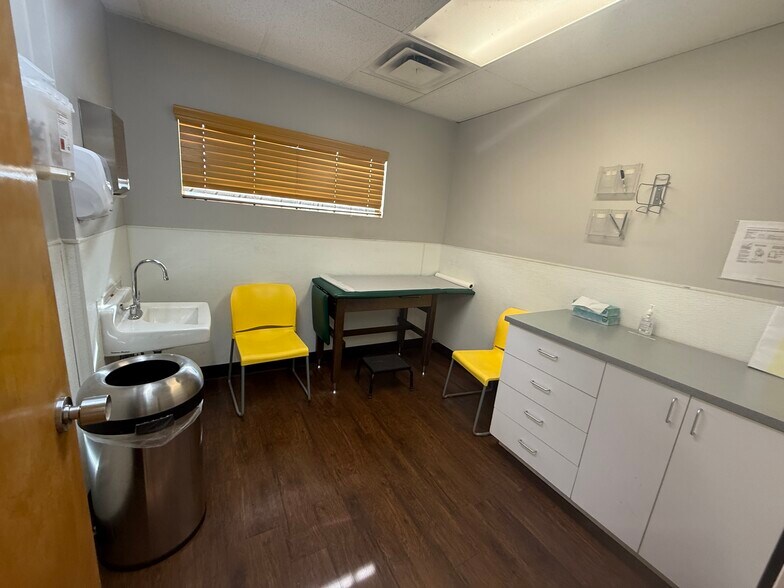 More Photos Of 4700 N 51st Ave, Phoenix Medical For Sale