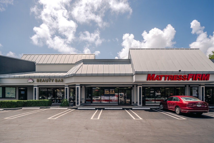 More Photos Of 8821-8833 S Dixie Hwy, Miami Unknown For Lease