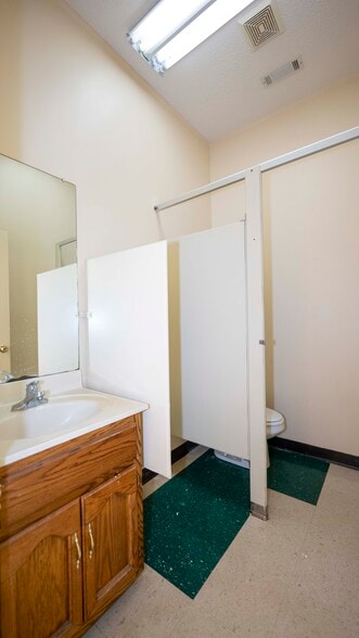 More Photos Of 123 N 5th St, Cochran Religious Facility For Sale