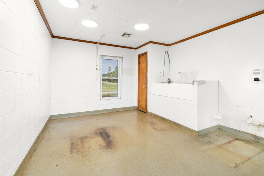 More Photos Of 101 Lea Rd, Kenbridge Rehabilitation Center For Sale