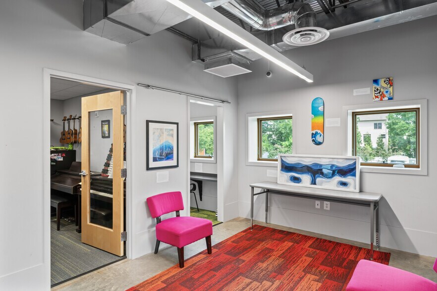 More Photos Of 20577 Ashburn Rd, Ashburn Schools For Lease