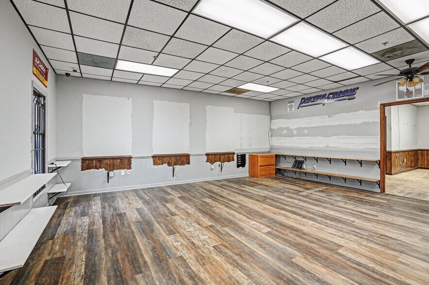 More Photos Of 3021 E Victory Dr, Savannah Office For Sale