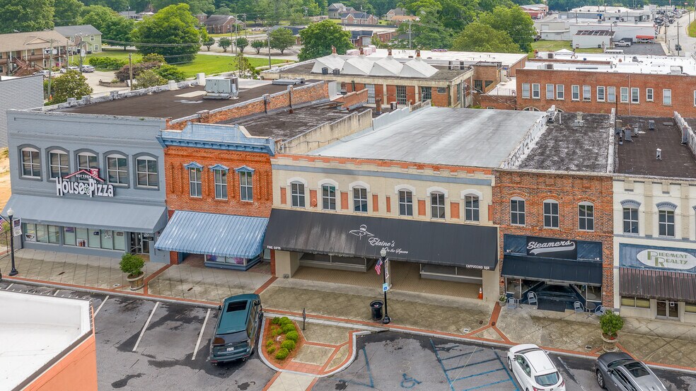 More Photos Of 106 Musgrove St, Clinton Storefront Retail Office For Sale