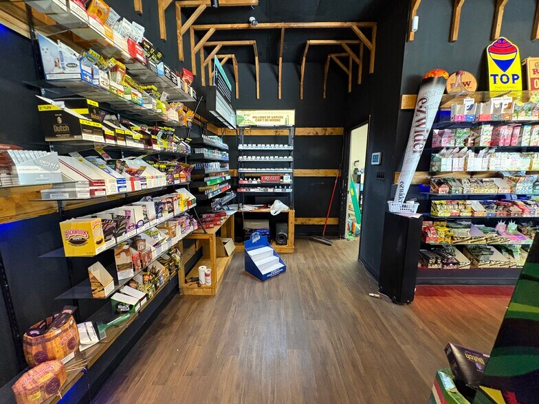 More Photos Of 3504 Paramount Dr, West Lafayette Storefront For Lease