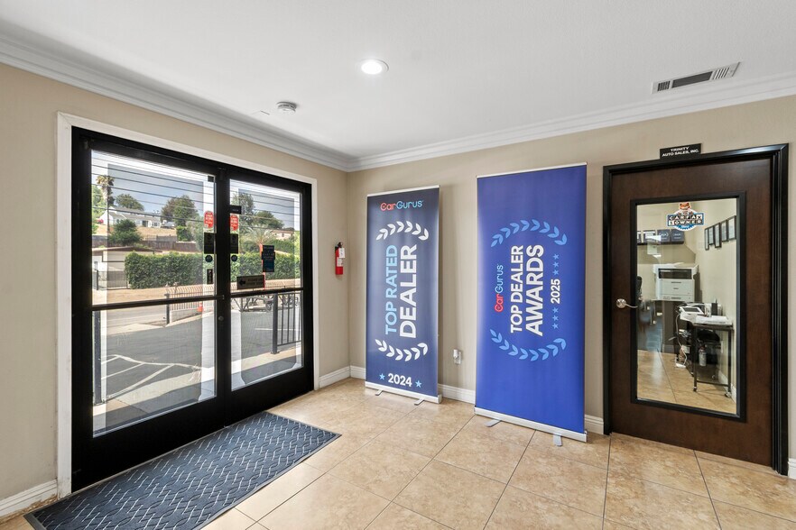 More Photos Of 19700 Temescal Canyon Rd, Corona Freestanding For Lease