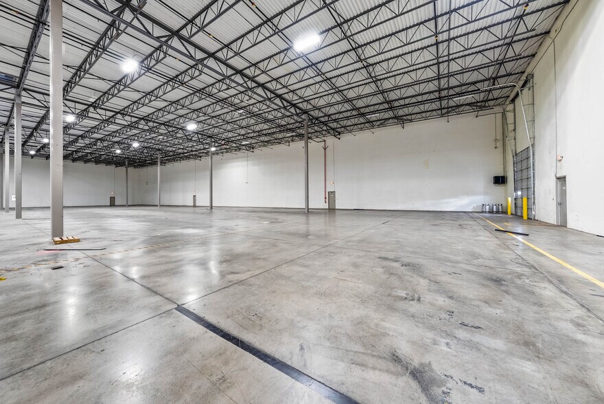 More Photos Of 4689 Industry Dr, Medford Distribution For Lease