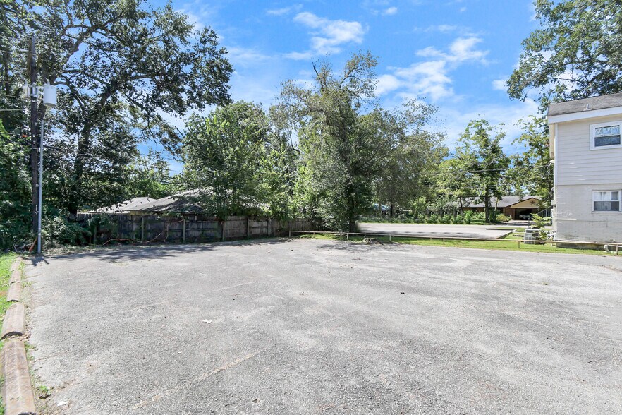 More Photos Of 703 Everett St, Conroe Office Residential For Sale