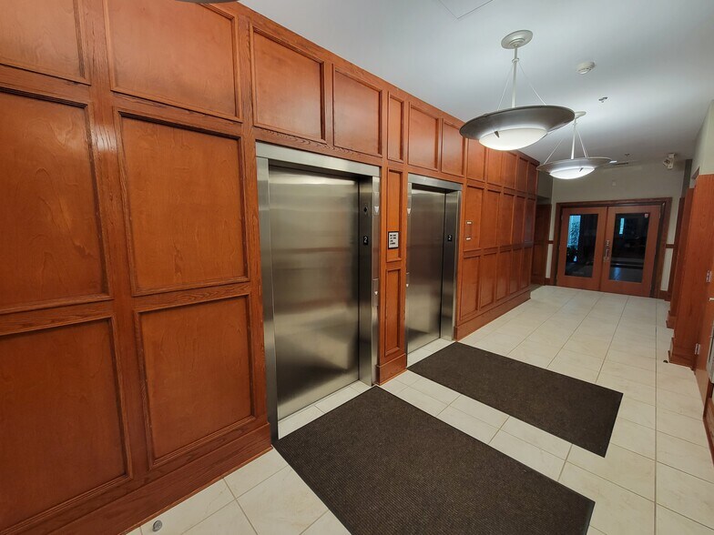 More Photos Of 421 Wando Park Blvd, Mount Pleasant Office For Sale