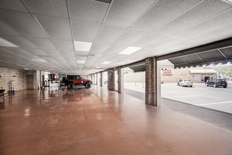 More Photos Of 6035-6075 Mission Gorge Rd, San Diego Unknown For Lease