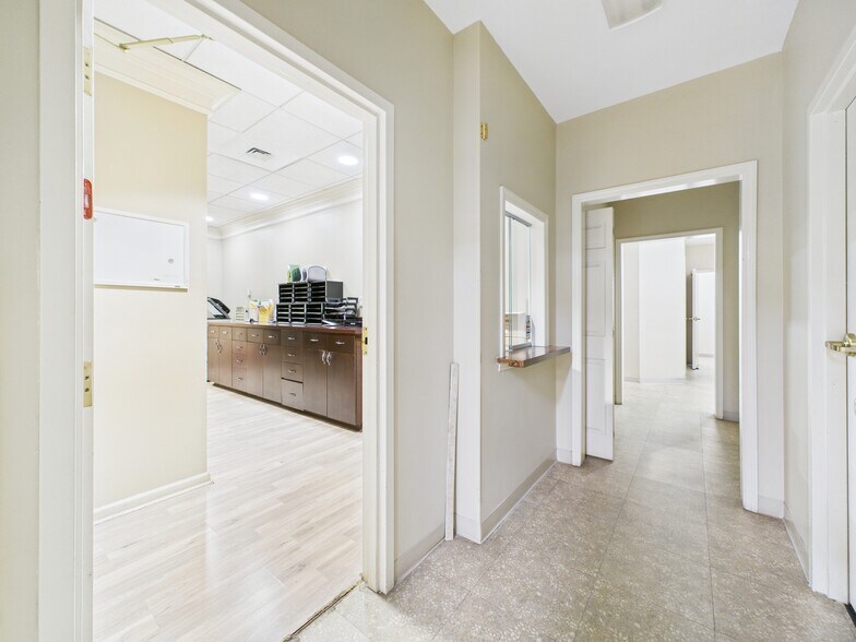 More Photos Of 201 E Dr Hicks Blvd, Florence Medical For Sale