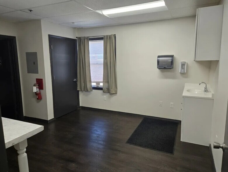 More Photos Of 431 Omega Dr, Arlington Office For Lease