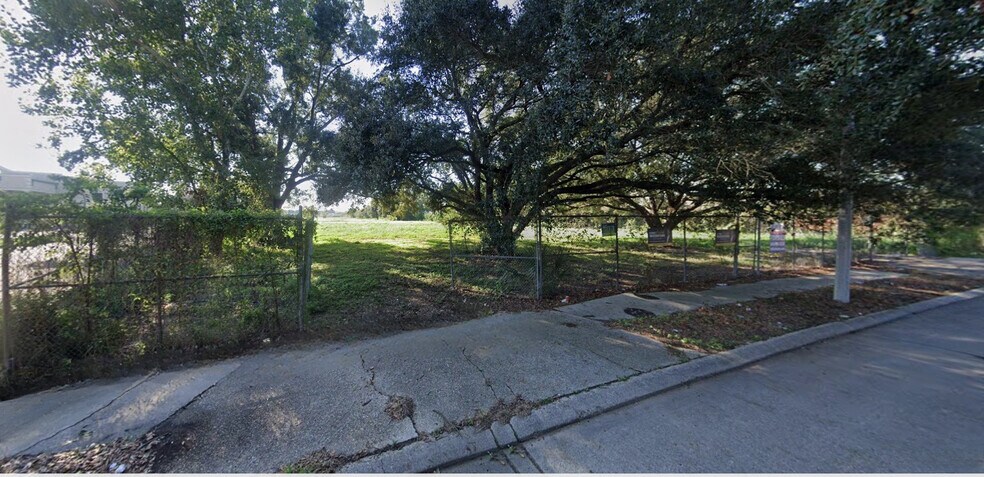 More Photos Of 8258 Lake Forest Blvd, New Orleans Land For Sale