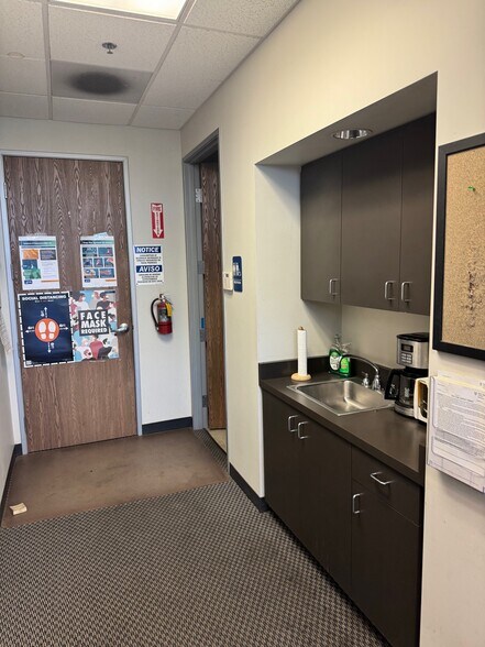 More Photos Of 9220-9268 1/2 Hall Rd, Downey Manufacturing For Lease