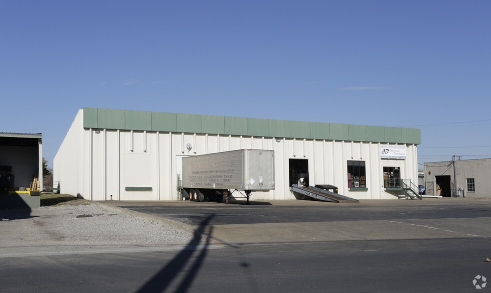 More Photos Of 620 E 16th Ave, North Kansas City Warehouse For Lease