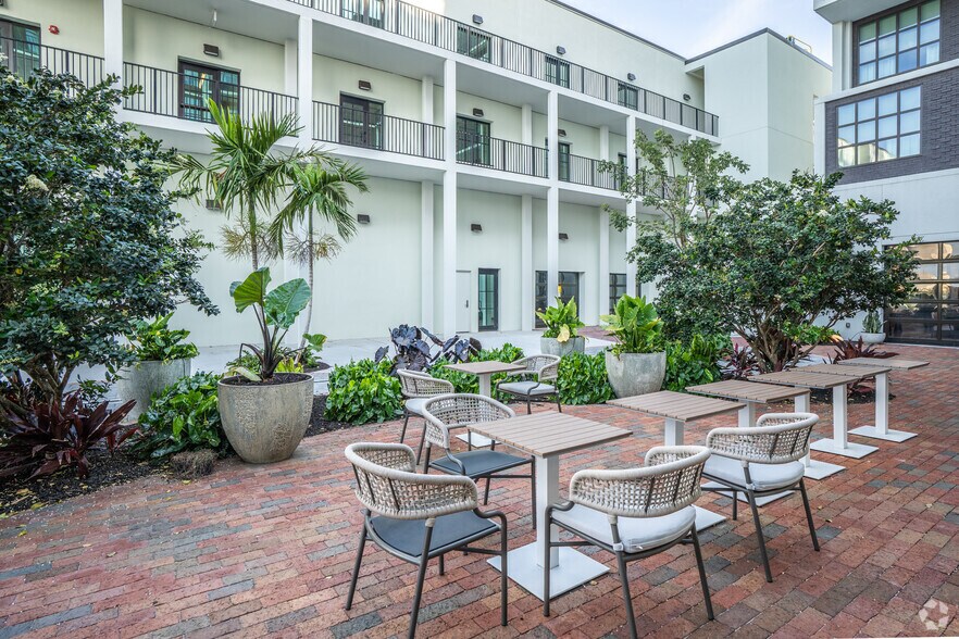 More Photos Of 1246 Central Ave, Saint Petersburg Office For Sale