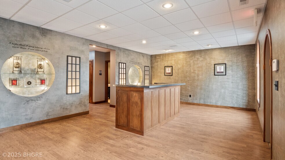 More Photos Of 202 S 9th St, Indianola Storefront For Sale