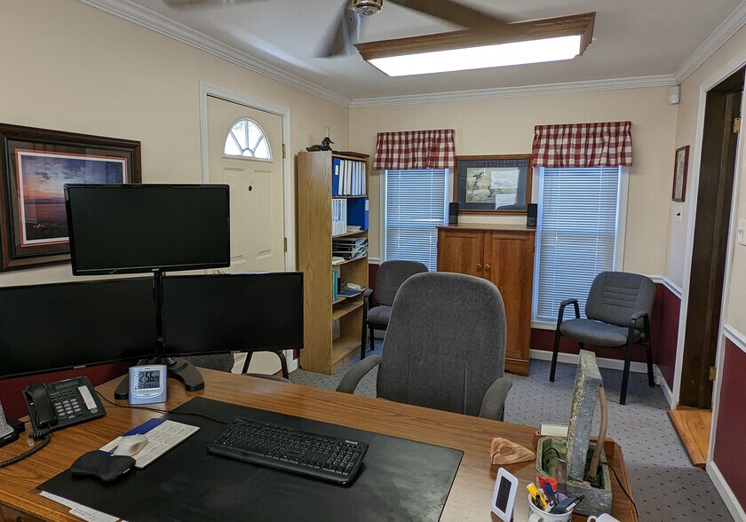 More Photos Of 6917 Annapolis Rd, Hyattsville Storefront Retail Office For Sale