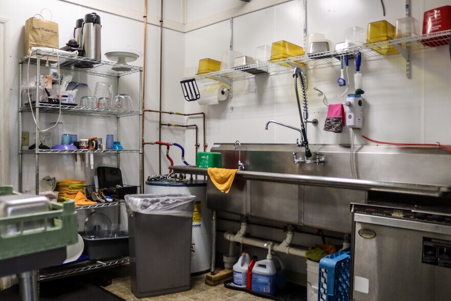 More Photos Of 426 Central Ave, Fairfield Storefront For Sale