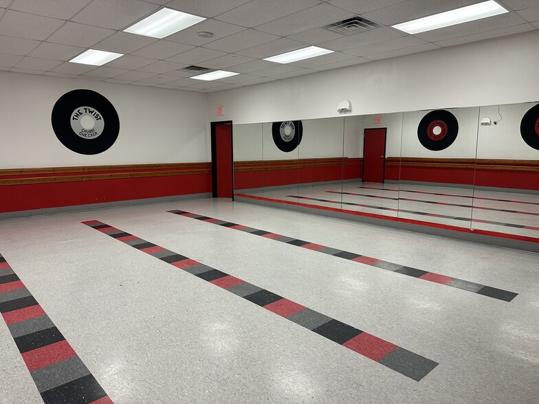 More Photos Of S63W13700 Janesville Rd, Muskego General Retail For Lease