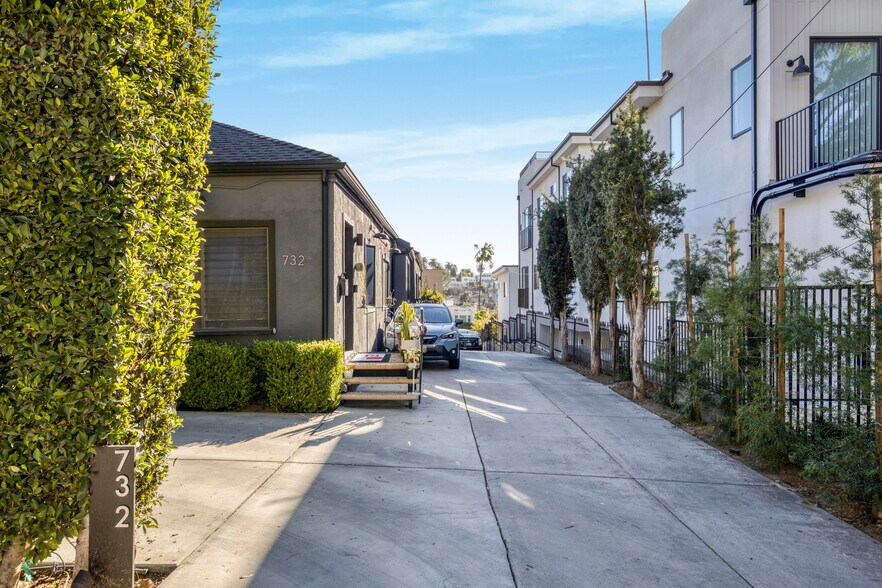 More Photos Of 732 Robinson St, Los Angeles Apartments For Sale