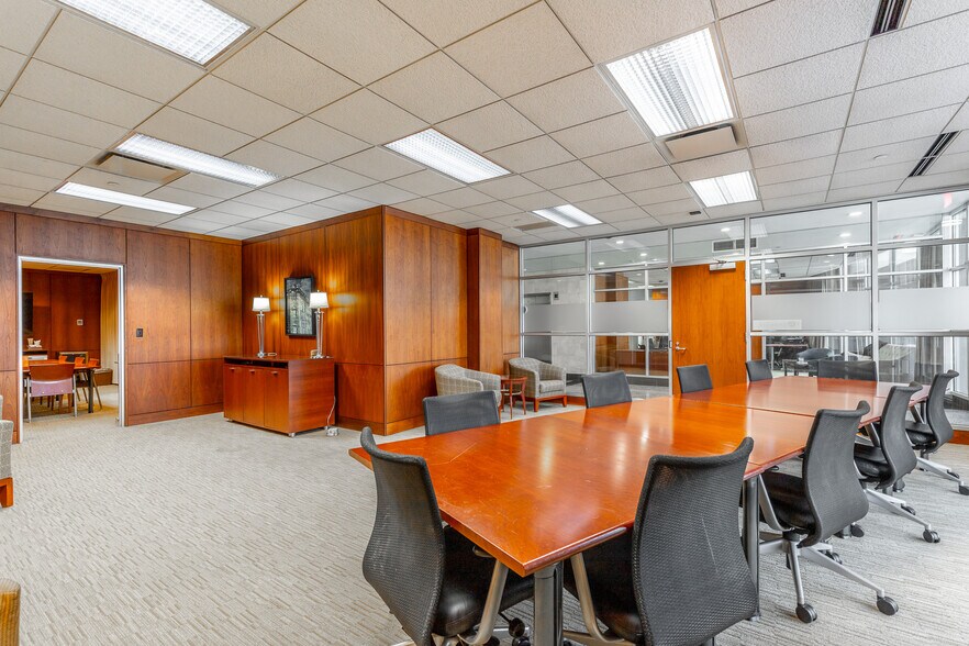 More Photos Of 811 Broad St, Chattanooga Medical For Lease