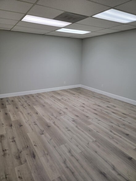 More Photos Of 2700-2730 N Temple Ave, Long Beach Light Manufacturing For Lease