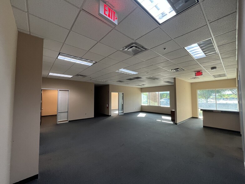 More Photos Of 4220 E McDowell Rd, Mesa Warehouse For Lease