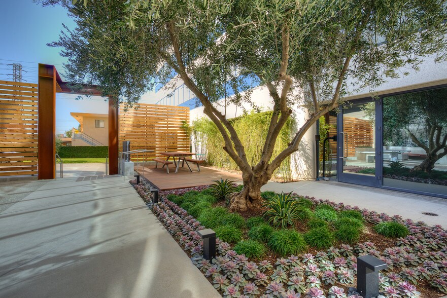 More Photos Of 1700 E Walnut Ave, El Segundo Office For Lease