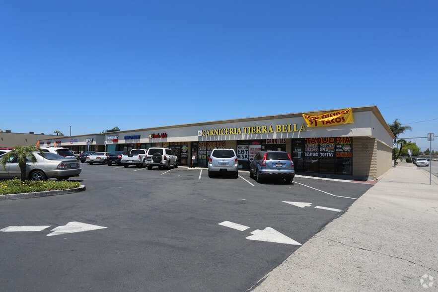 More Photos Of 1701-1725 W Chapman Ave, Orange General Retail For Lease