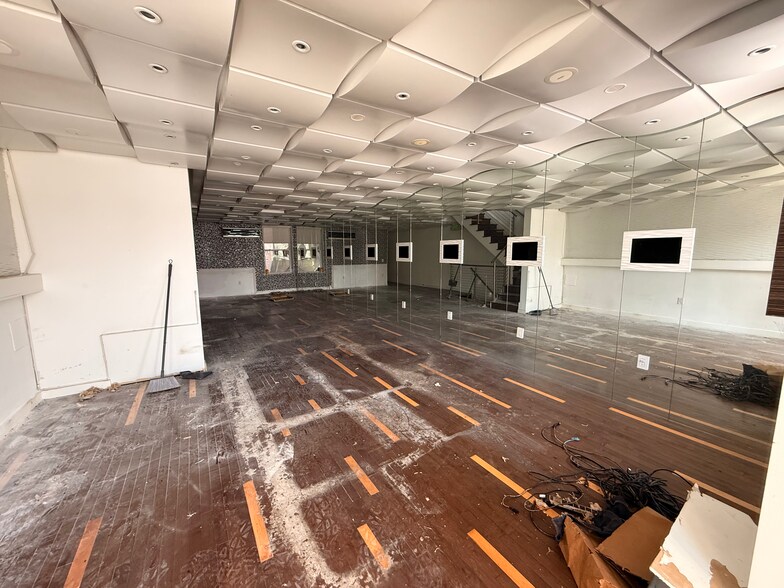 More Photos Of 2479 18th St NW, Washington Storefront For Lease