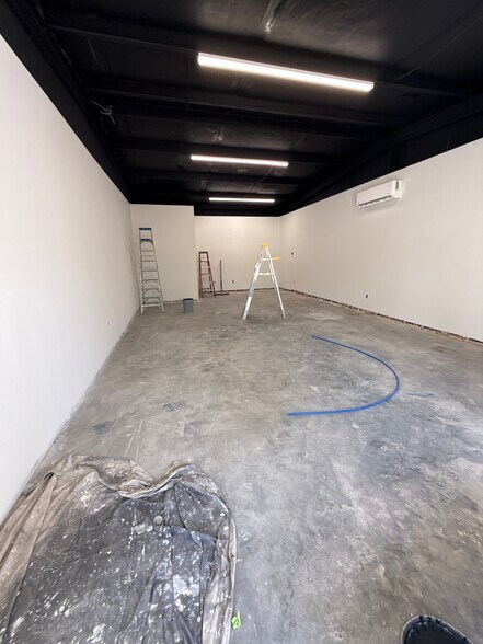 More Photos Of 8004 Glendale Farms Rd, Trussville General Retail For Lease