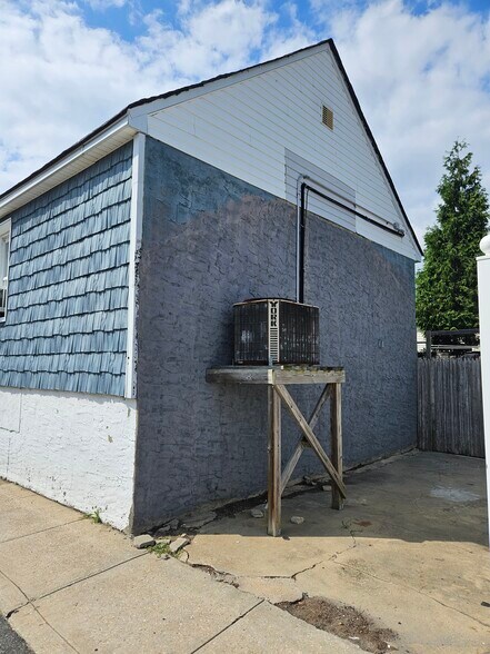 More Photos Of 1238 Cross Bay Blvd, Broad Channel Flex For Sale