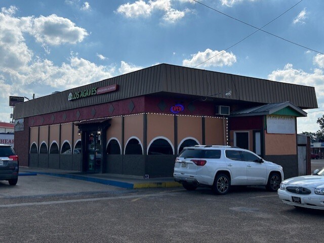 More Photos Of 1575 Jerry Clower Blvd, Yazoo City Storefront For Sale
