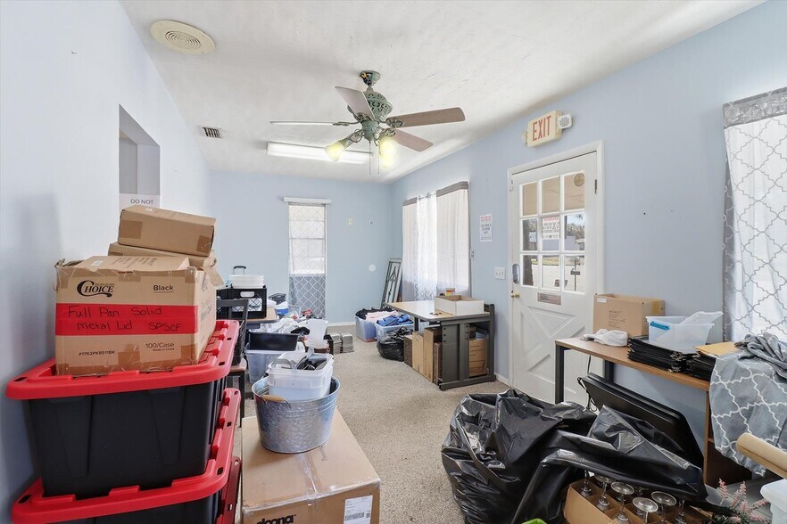 More Photos Of 823 NE 5th St, Crystal River Office For Sale