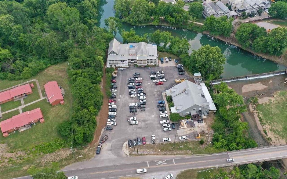 More Photos Of 911 Creekside Ct, Helena Storefront Retail Residential For Sale