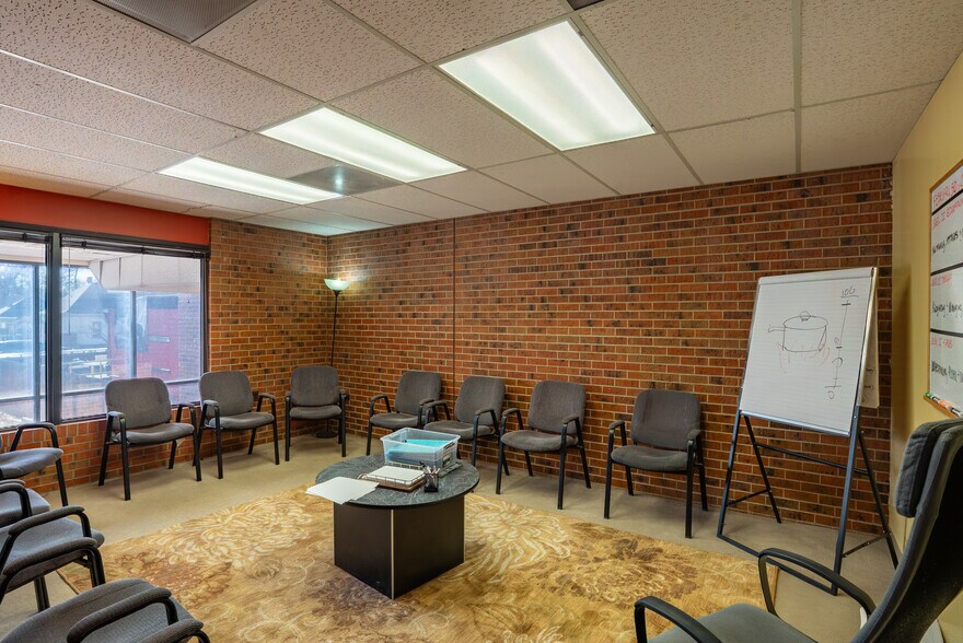 More Photos Of 24 9th Ave, Longmont Office For Sale