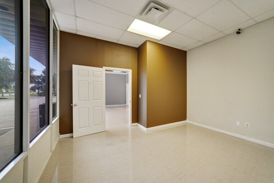 More Photos Of 1921 Central Florida Pky, Orlando Unknown For Lease