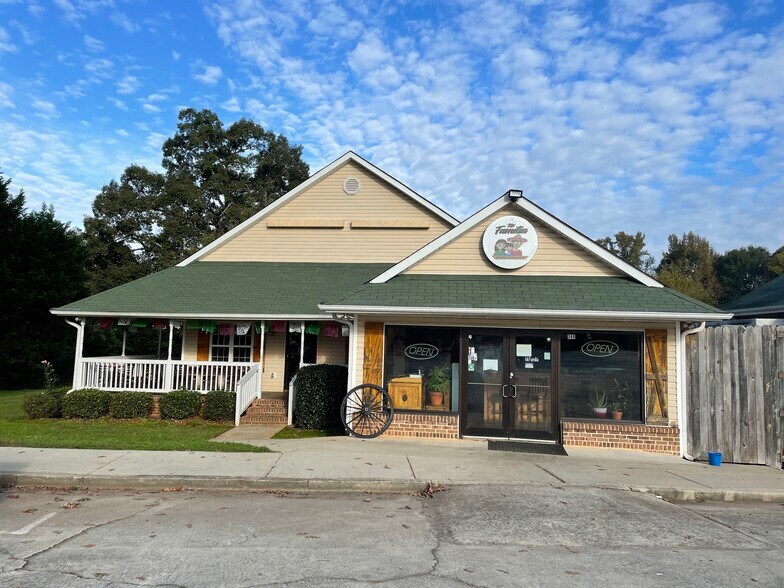 More Photos Of 386 Highway 82 S, Jefferson Restaurant For Sale