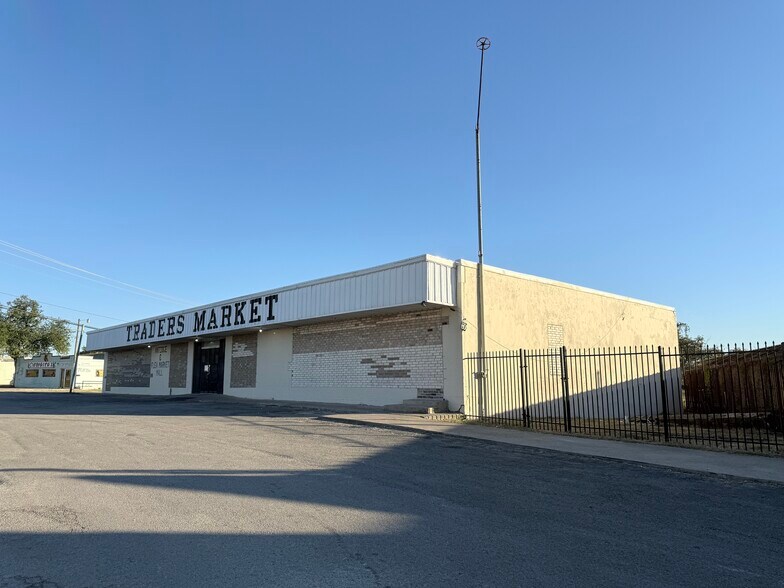 More Photos Of 4320-4340 Mansfield Hwy, Forest Hill Freestanding For Sale