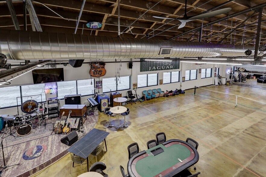 More Photos Of 102 S Wall Ave, Joplin General Retail For Lease