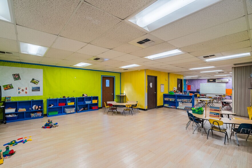More Photos Of 2911 N San Fernando Rd, Los Angeles Schools For Lease