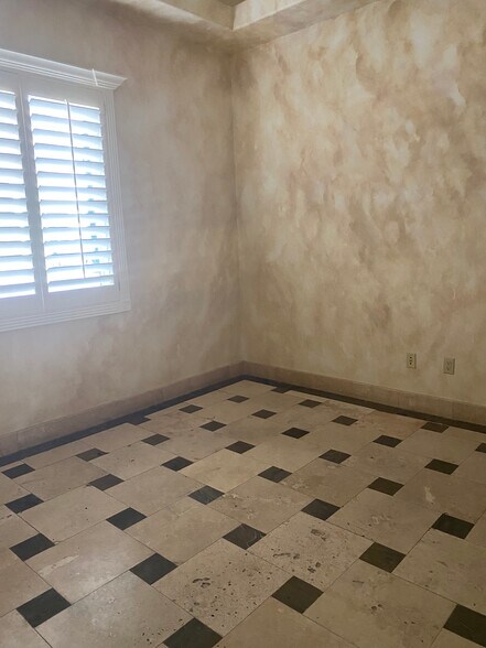 More Photos Of 154 N Festival Dr, El Paso Medical For Sale