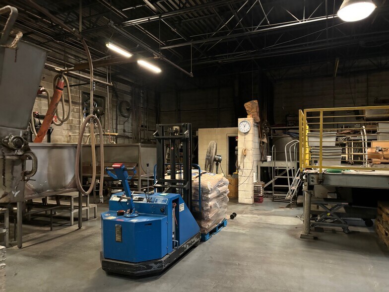 More Photos Of 2826 Southwest Blvd, Kansas City Warehouse For Sale